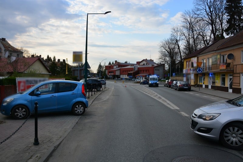 Wypadek w Krośnie. Kierowca zasłabł i potrącił na chodniku nastolatków
