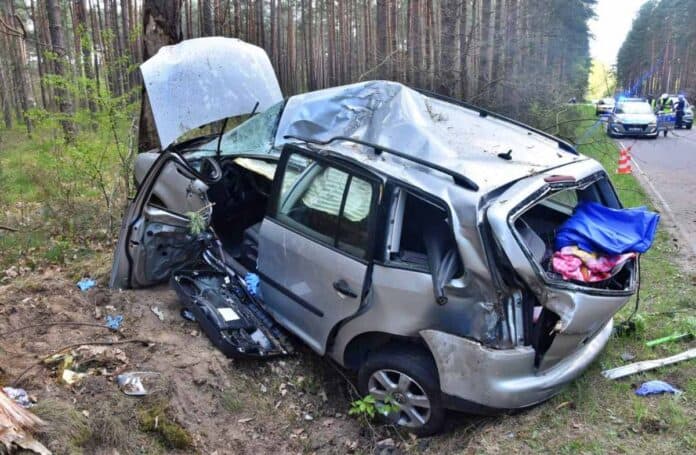 Tragiczny wypadek w Radawie. Zginął 20-letni kierowca volkswagena