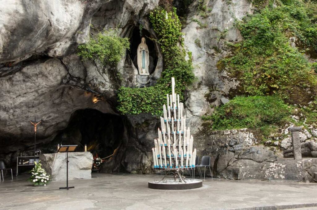 Grota Matki Bożej w Lourdes