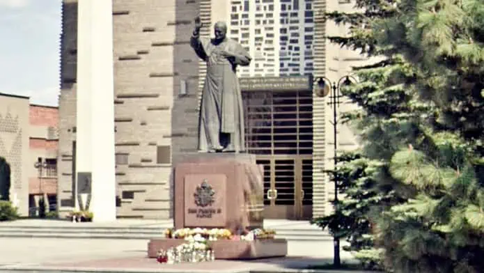 Pomnik Jana Pawła II w Stalowej Woli