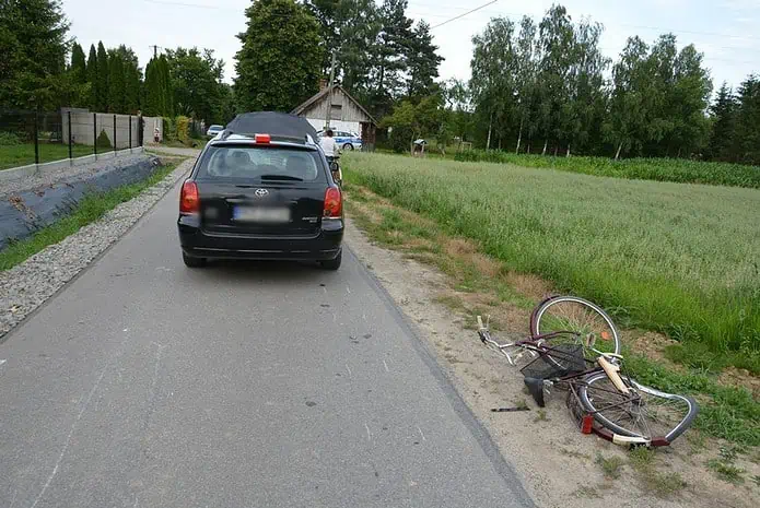 Potrącenie dziecka w miejscowości Przybówka. 9-letni rowerzysta doznał obrażeń
