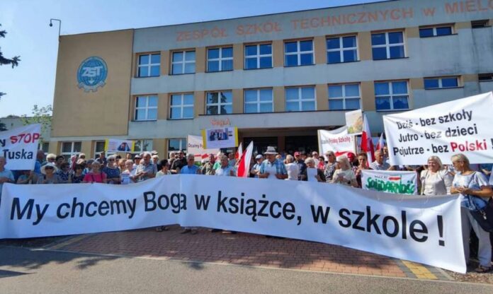 Protest rodziców w Mielcu