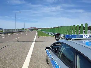 Jechał pod prąd A4. Bez prawa jazdy. Bo “nie zauważył”